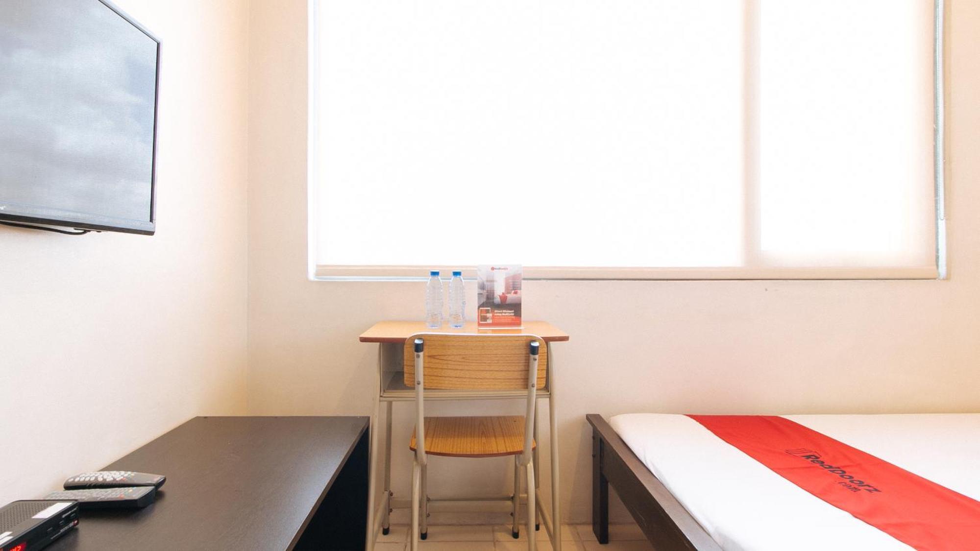 Reddoorz Plus @ E Rodriguez Corner Banawe 케손시티 외부 사진
