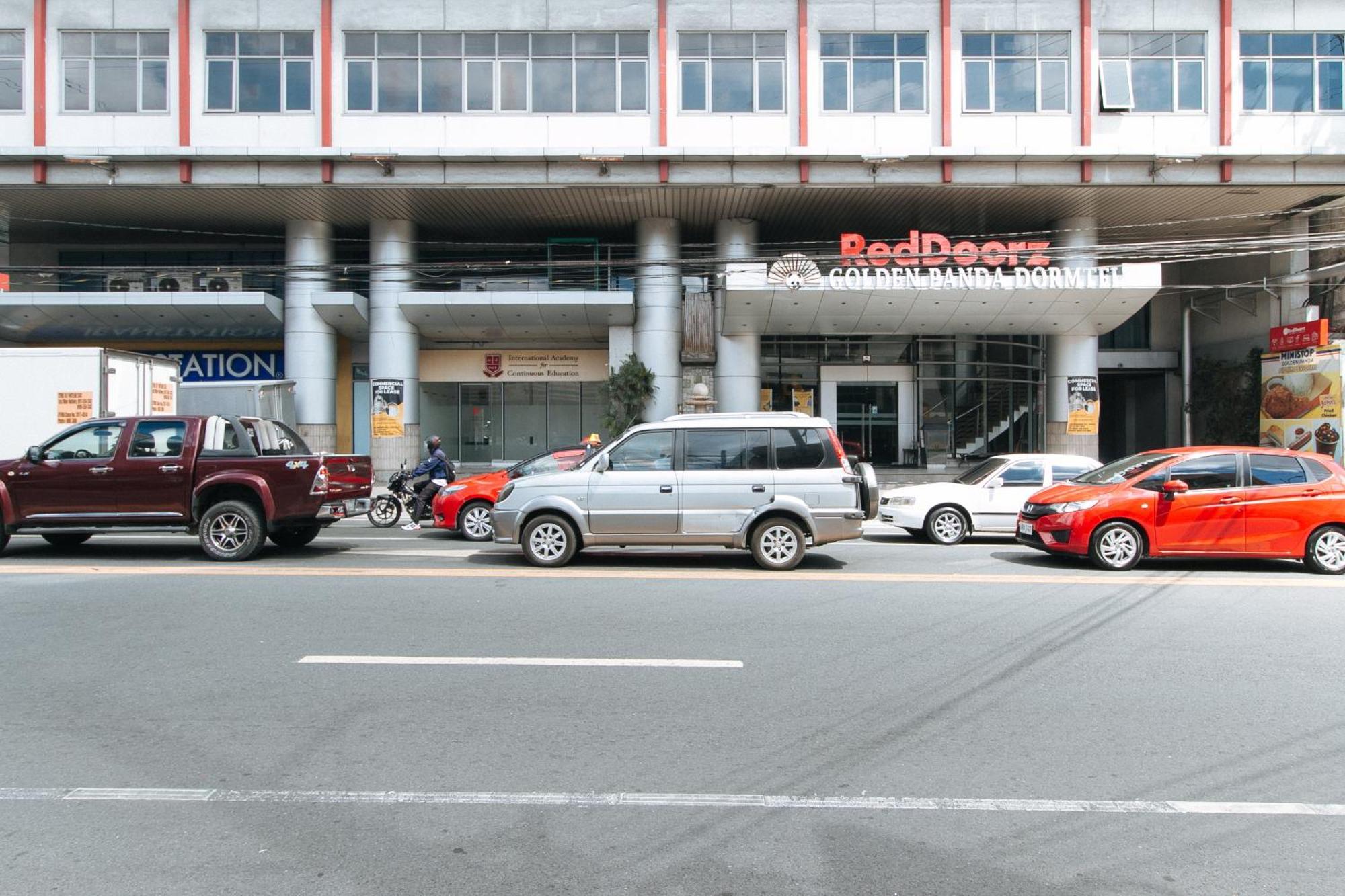 Reddoorz Plus @ E Rodriguez Corner Banawe 케손시티 외부 사진